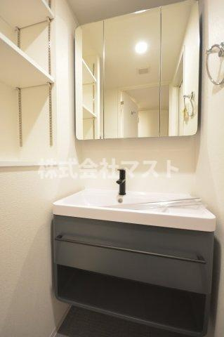 セレニテ難波グランデノールの洗面所
