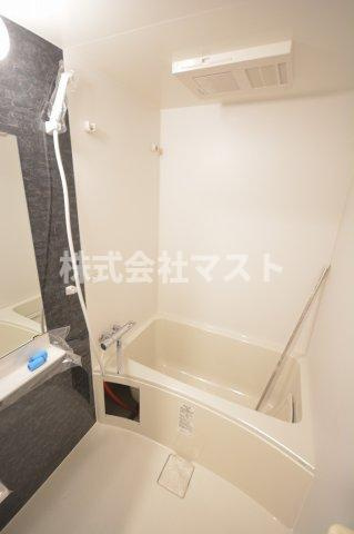 セレニテ難波グランデノールの浴室