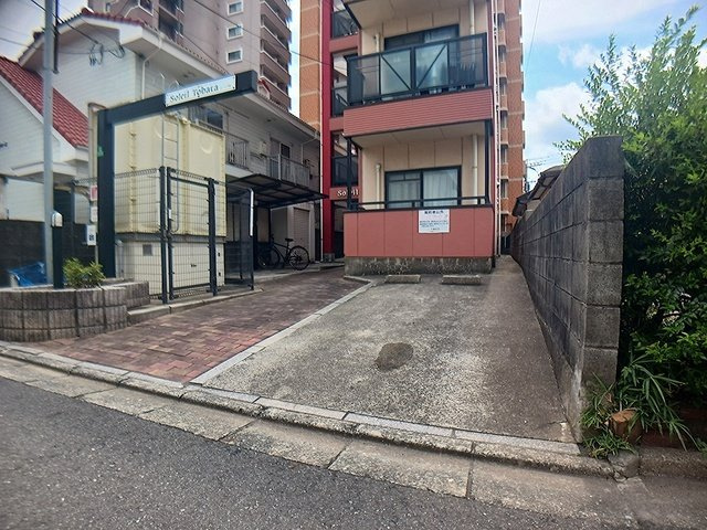 ソレーユ戸畑の駐車場