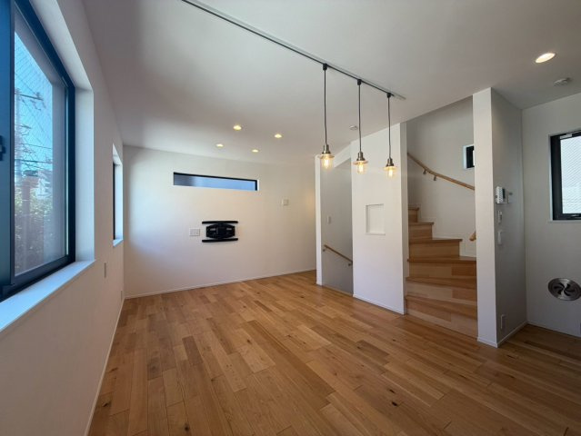 文京区千駄木　築浅中古戸建の居間・リビング