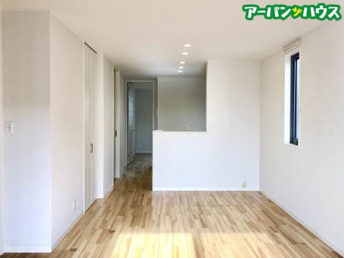 リズ老松 B棟の居間・リビング