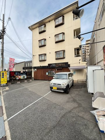 ヴェルデーメゾンの駐車場