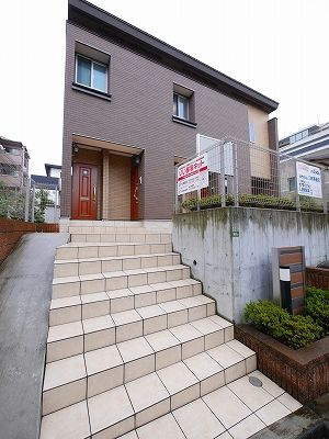 セレーノ用賀のエントランス|毎日通るエントランスはこのようになっています