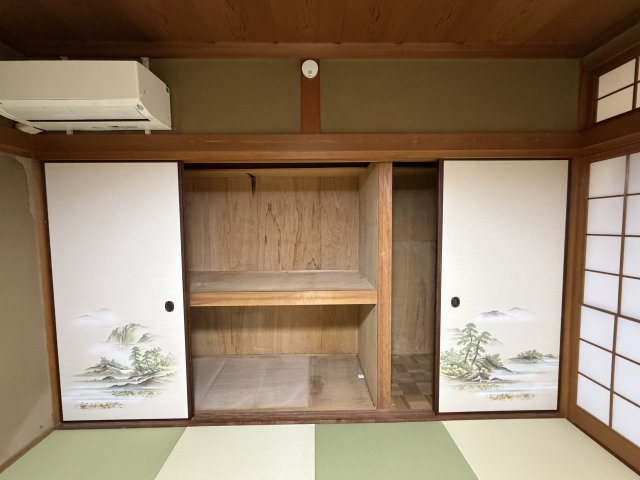 尼崎市立花町２丁目の一戸建ての収納
