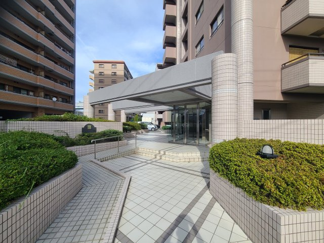 KBCマンションユーハイム福重|〇エントランスはマンションの顔。清潔感、存在感のあるエントランスは居住者の心を豊かにする。