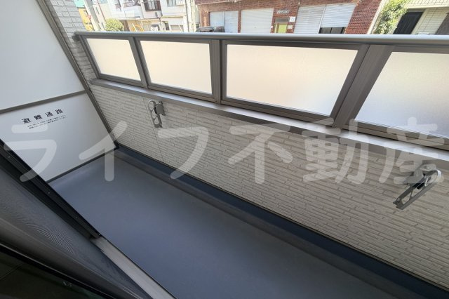 ロイヤルハイツ俊徳道のバルコニー|暖かな日差しのふりそそぐバルコニー