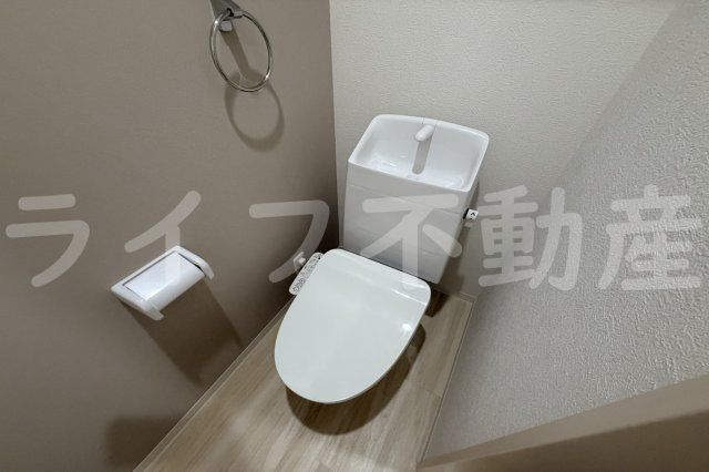 ロイヤルハイツ俊徳道のトイレ|シンプルで使いやすいトイレです
