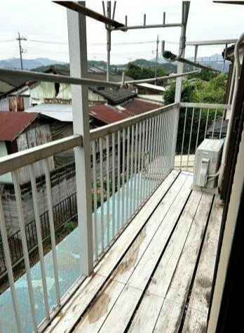 日の出町平井戸建のバルコニー