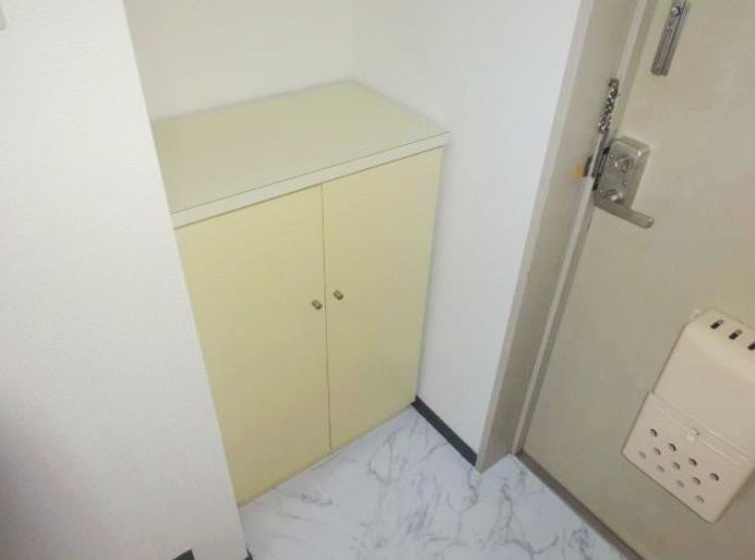 シャンブル石山の玄関
