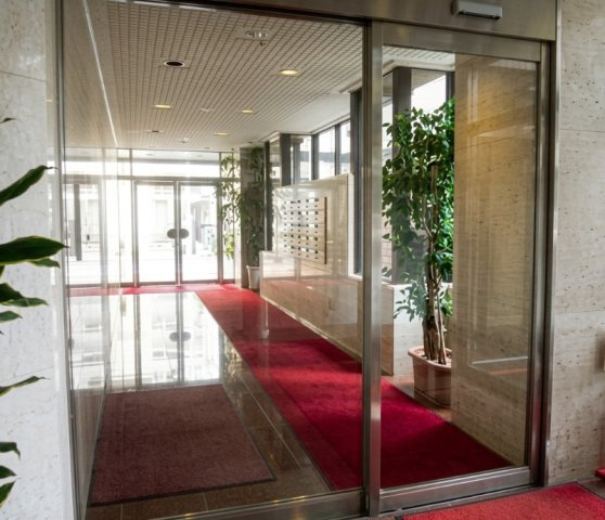 シャンブル石山のエントランス