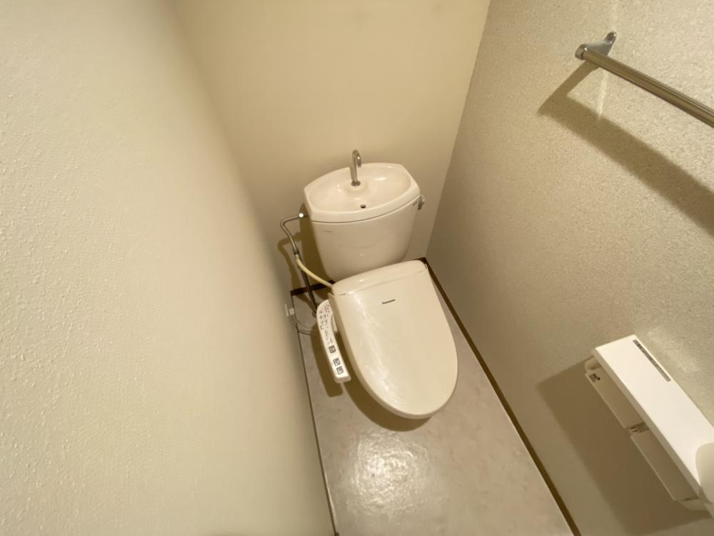 西宮市二見町のアパートのトイレ