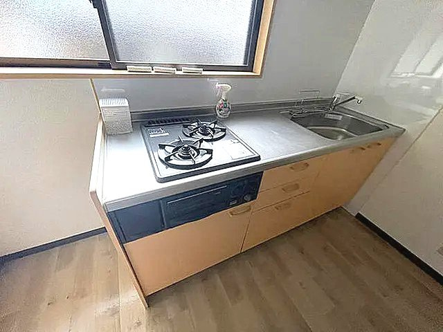 神戸市中央区熊内町９丁目のアパートのキッチン