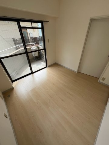 西宮市南昭和町の賃貸マンションの居間・リビング