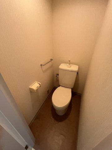 西宮市南昭和町の賃貸マンションのトイレ