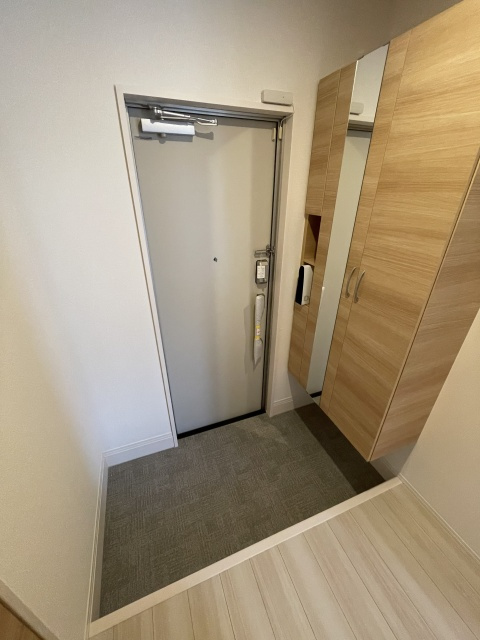 西宮市堤町のアパートの玄関