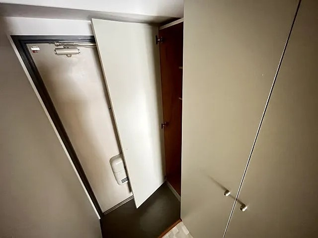 ハイネス生田の玄関