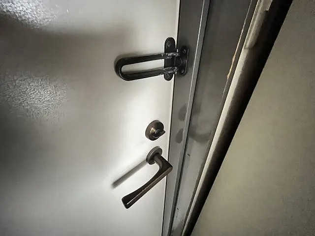 ハイネス生田の玄関