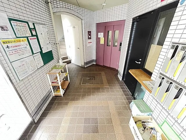 ハイネス生田のロビー