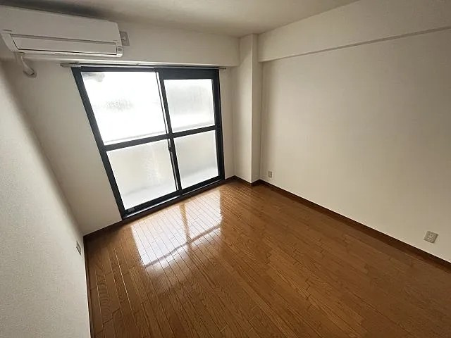 ハイネス生田の居間・リビング