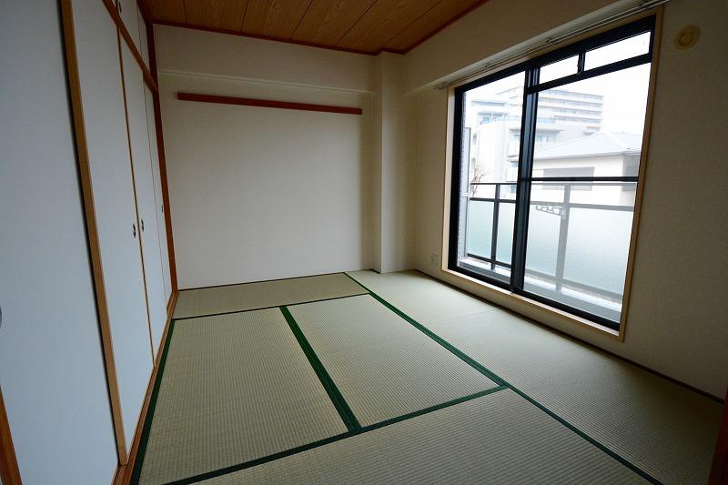西宮市門戸東町の賃貸マンションの居間・リビング