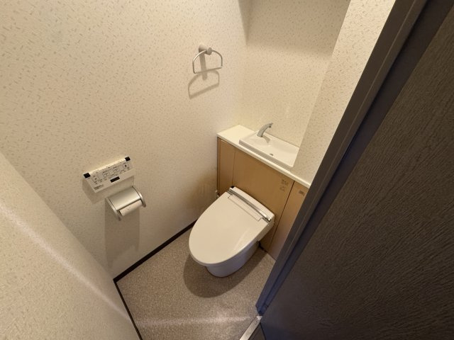 西宮市門戸東町の賃貸マンションのトイレ