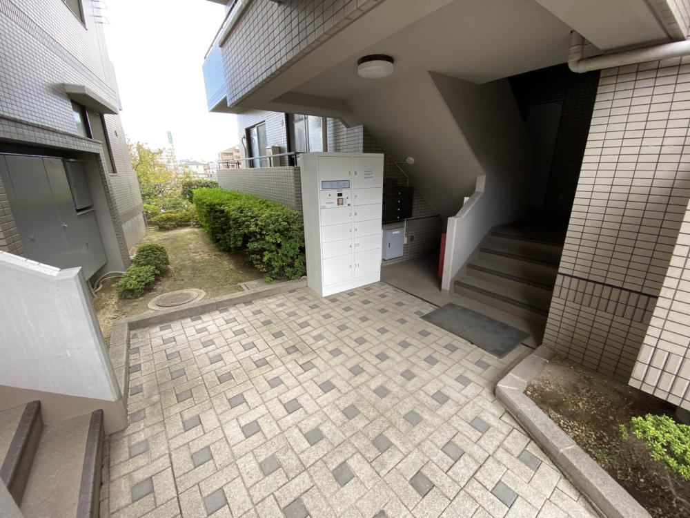 西宮市門戸東町の賃貸マンションのエントランス
