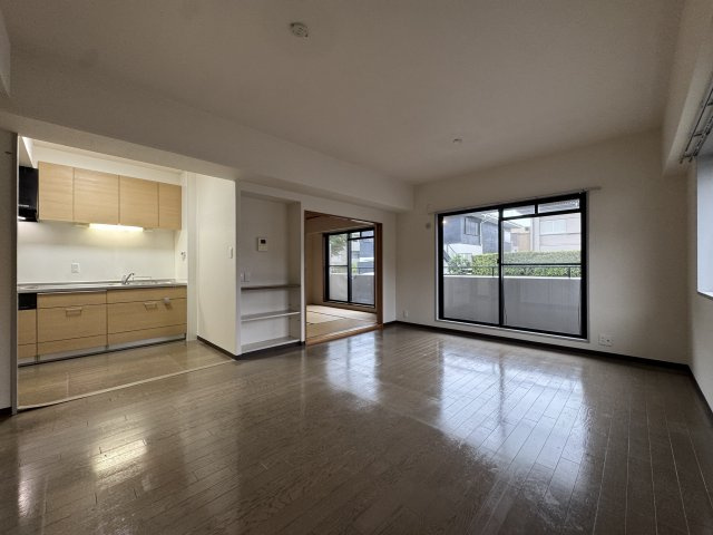 西宮市門戸東町の賃貸マンションの居間・リビング