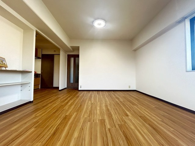西宮市門戸東町の賃貸マンションの居間・リビング