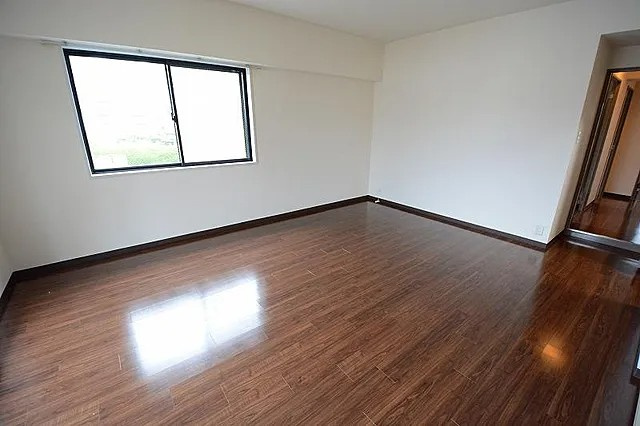 西宮市門戸東町の賃貸マンションの居間・リビング