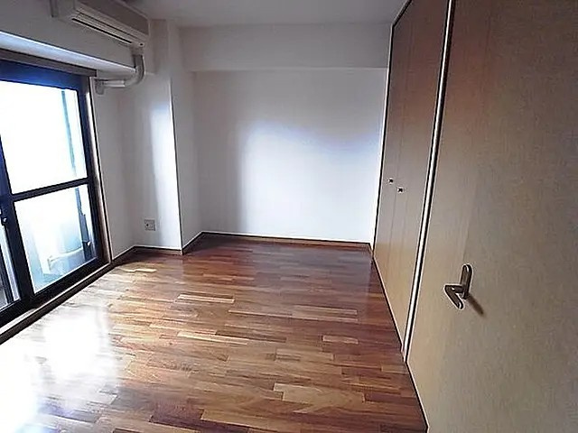 西宮市川東町の賃貸マンションの居間・リビング