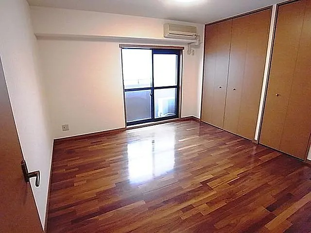 西宮市川東町の賃貸マンションの居間・リビング