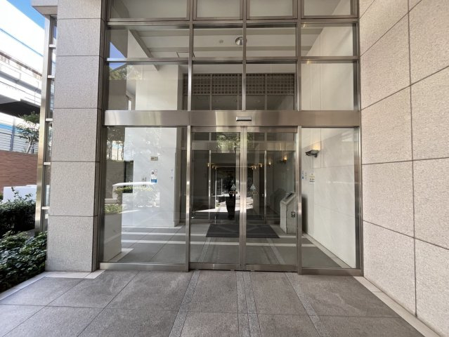 西宮市川東町の賃貸マンションのエントランス