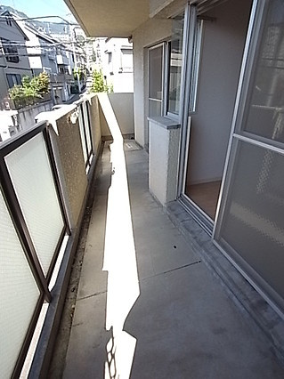 神戸市灘区高羽町２丁目の賃貸マンションのバルコニー