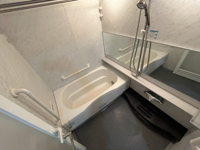 西宮市両度町の賃貸マンションの浴室