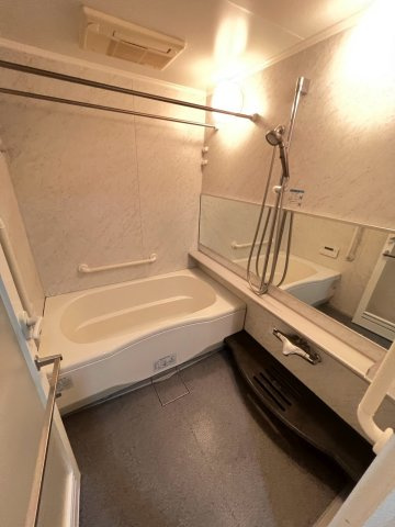 西宮市両度町の賃貸マンションの浴室