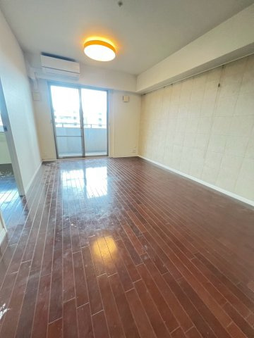 西宮市両度町の賃貸マンションの居間・リビング