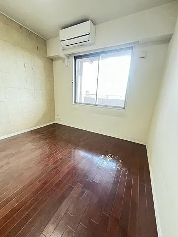 西宮市両度町の賃貸マンションの居間・リビング