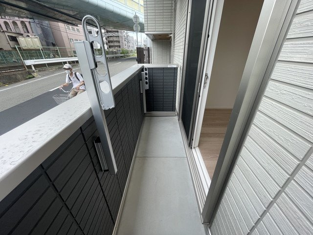 西宮市門戸荘のアパートのバルコニー