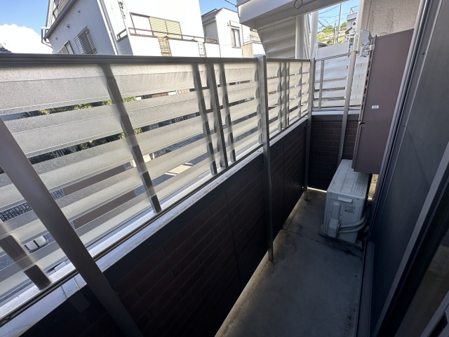西宮市高松町のアパートのバルコニー