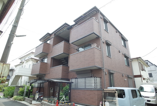 西宮市高松町のアパートの外観