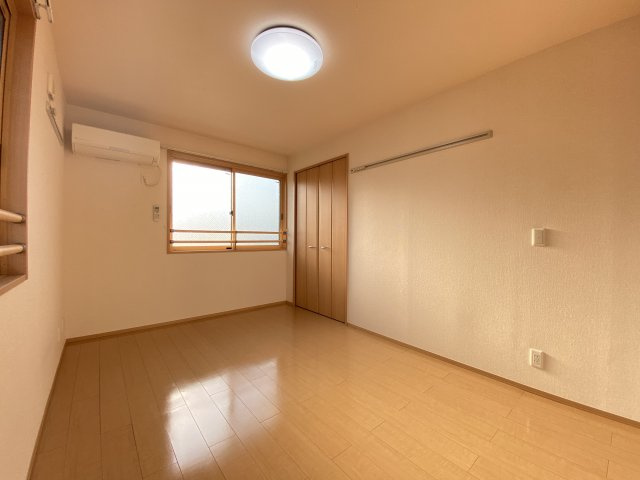 西宮市高松町のアパートの居間・リビング