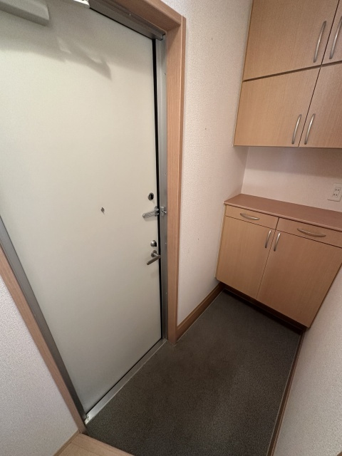 西宮市高松町のアパートの玄関