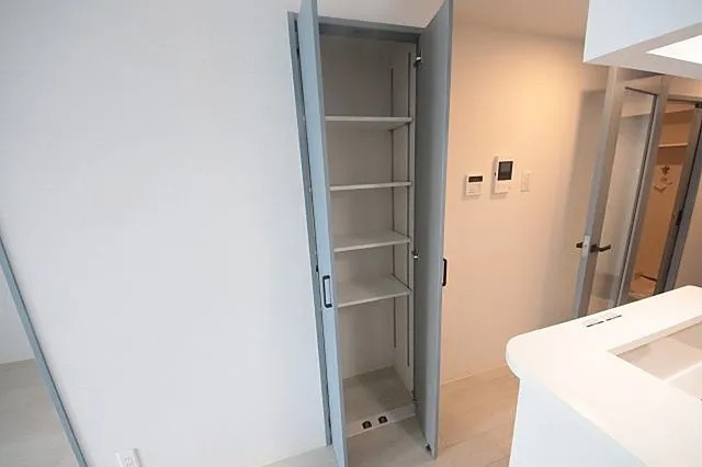 西宮市芦原町の賃貸マンションの玄関
