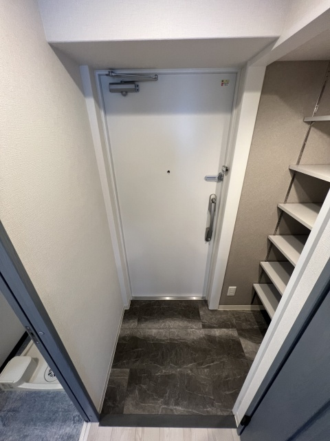 西宮市芦原町の賃貸マンションの玄関
