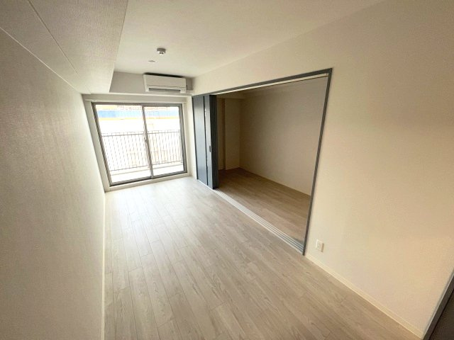 西宮市芦原町の賃貸マンションの居間・リビング