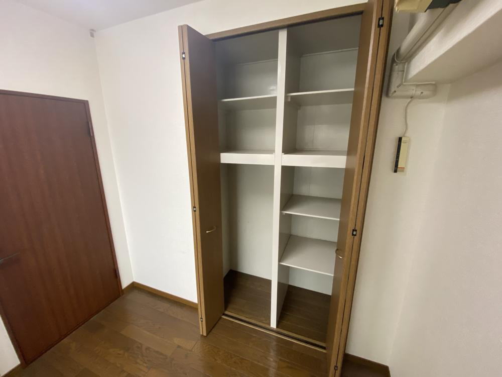西宮市甲子園口４丁目の賃貸マンションの収納