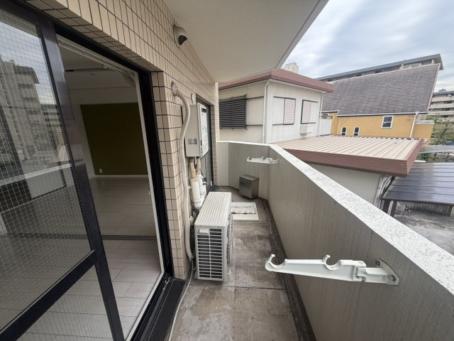 西宮市高塚町の賃貸マンションのバルコニー