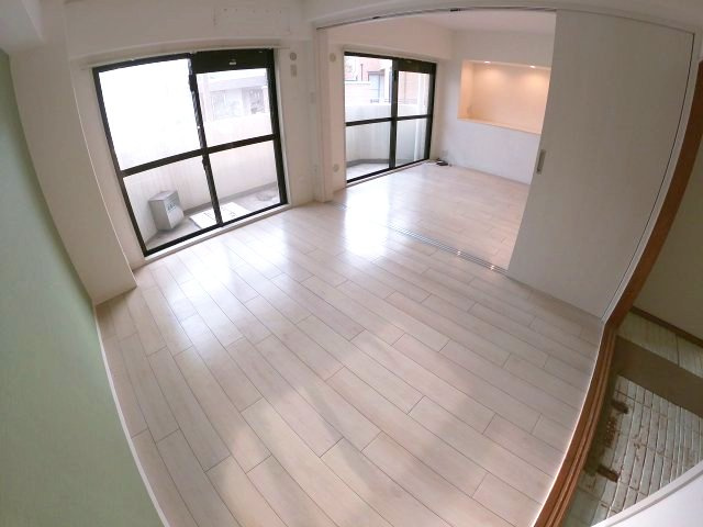 西宮市高塚町の賃貸マンションの居間・リビング