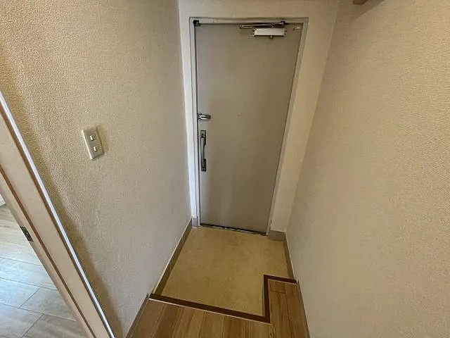 神戸市灘区箕岡通１丁目の賃貸マンションの玄関