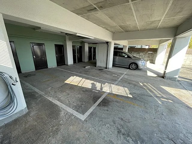 神戸市灘区箕岡通１丁目の賃貸マンションの駐車場
